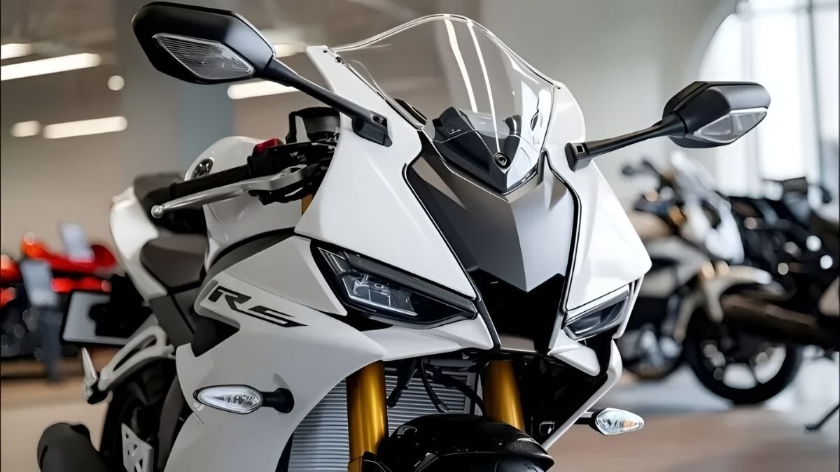 Yamaha R15 V4, Yamaha R15 V4 launch, Yamaha R15 V4 price, Yamaha R15 V4 specs, Yamaha R15 V4 features, Yamaha R15 V4 India, Yamaha R15 V4 review, Yamaha R15 V4 performance, Yamaha R15 V4 comfort, Yamaha R15 V4 150cc bike,